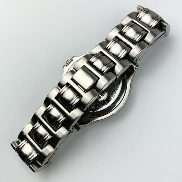 Gucci 9040M Watch - Picture 5 of 7